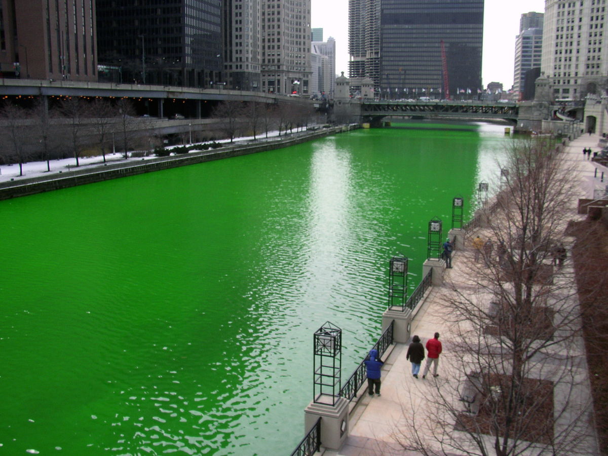 Chicago River dyed bright green through downtown