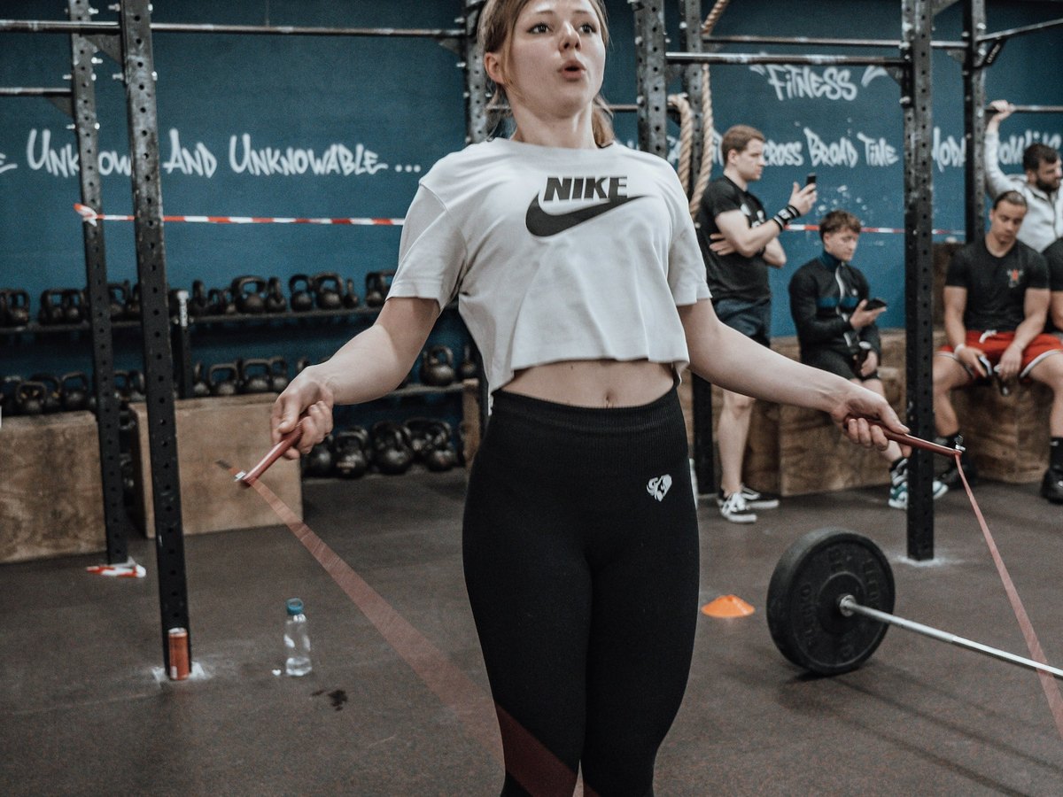Female athlete completing a jump rope cardio workout