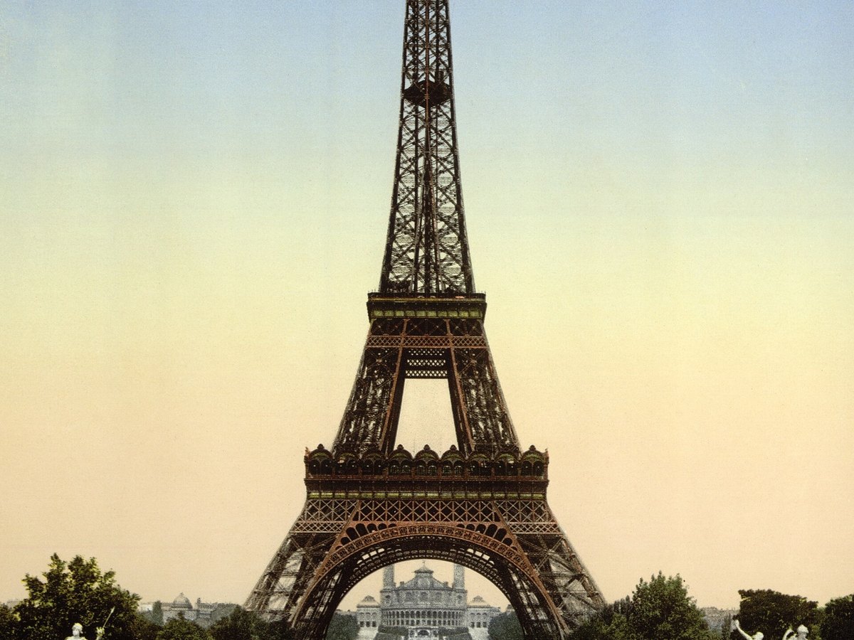 Historic view of the Eiffel Tower and Trocadero in Paris