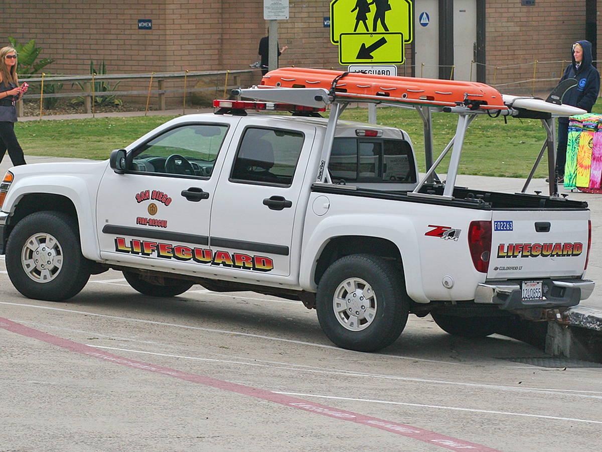 San Diego lifeguard rescue vehicle near the coast